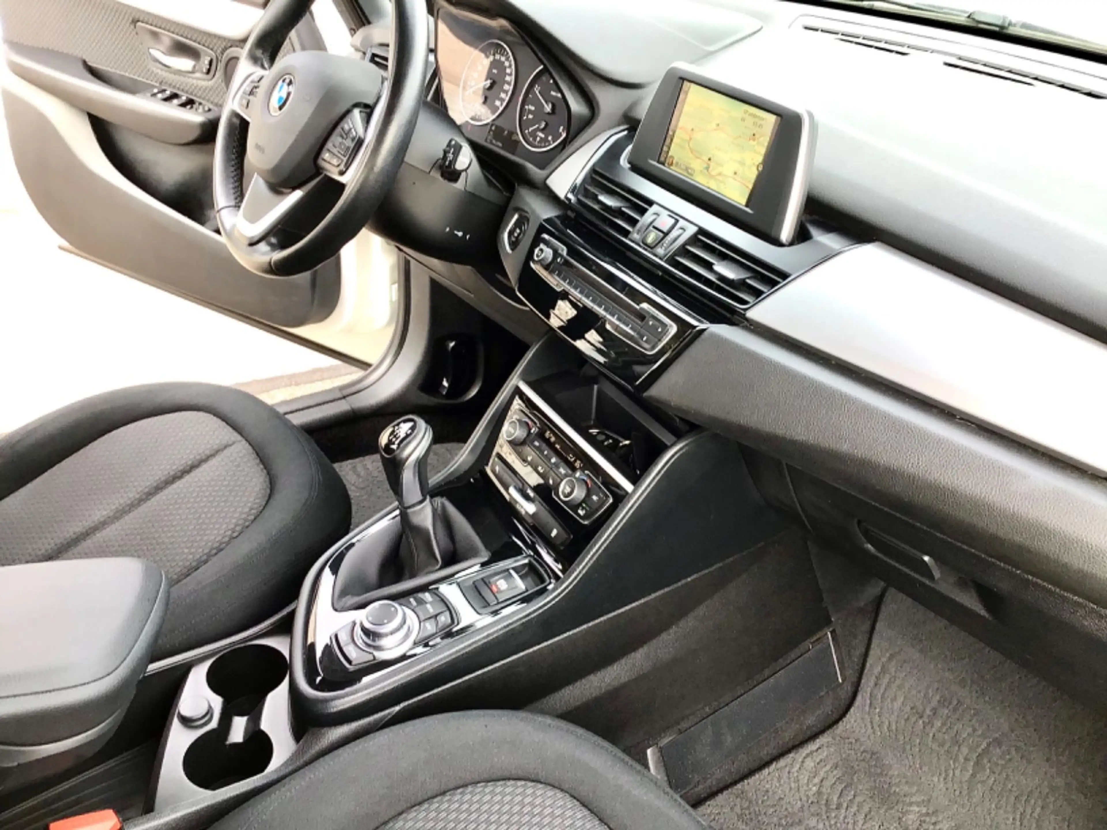 BMW 216 Active Tourer ADVANTAGE - NAVI*LED*PDC*SHZ.*Tempomat *Designo Weißperlmut ! — photo 10