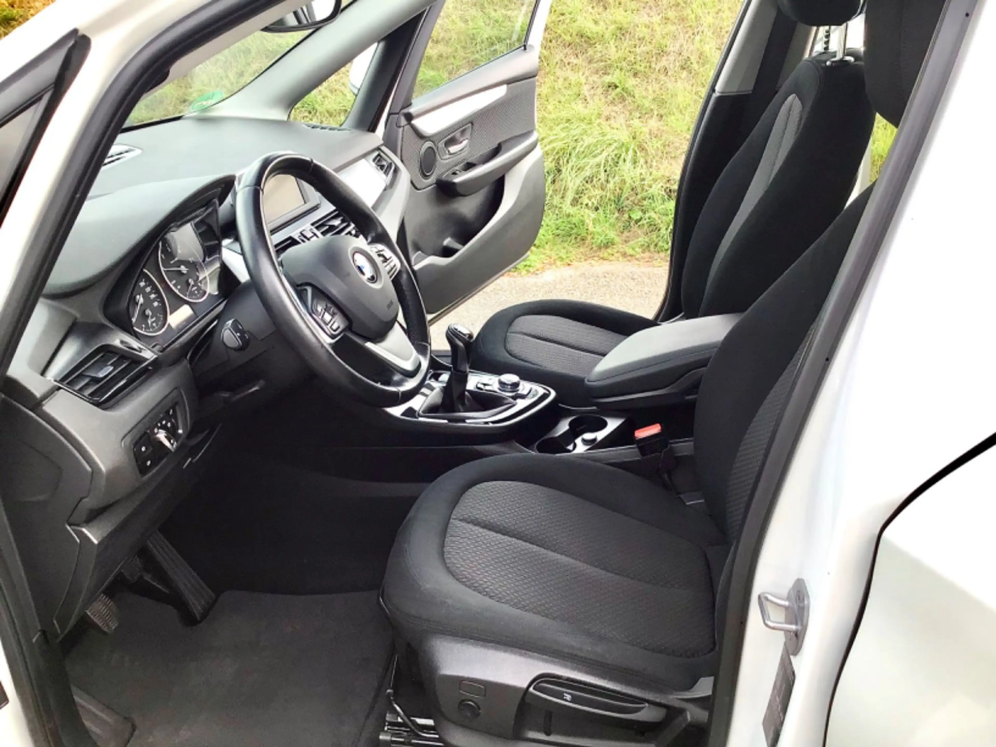 BMW 216 Active Tourer ADVANTAGE - NAVI*LED*PDC*SHZ.*Tempomat *Designo Weißperlmut ! — photo 8