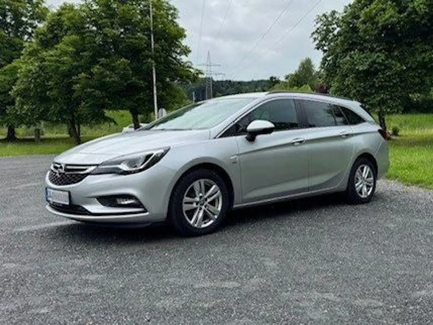 Opel Astra Astra 1.6 D (CDTI) Automatik Sports Tourer + Silber - 1