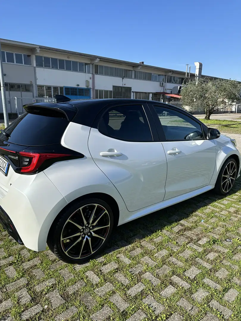 Toyota Yaris 1.5h GR Sport Bianco - 2