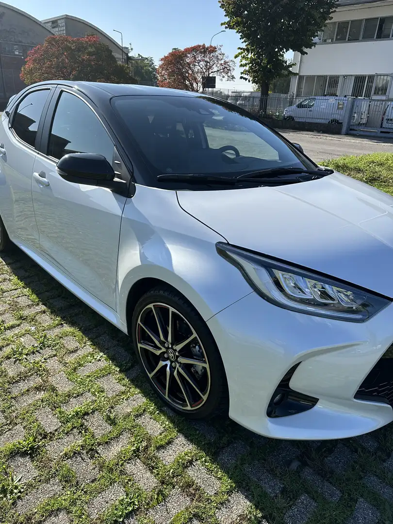 Toyota Yaris 1.5h GR Sport Bianco - 1