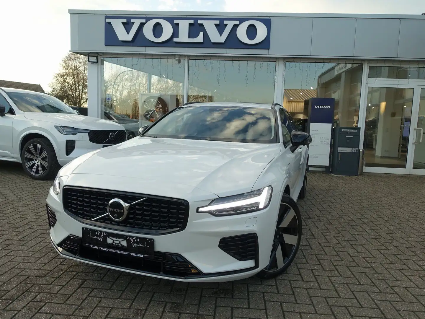 Volvo V60 Plus Dark T6 AWD/H&K/360°/Pano/BLIS/Carplay Weiß - 1
