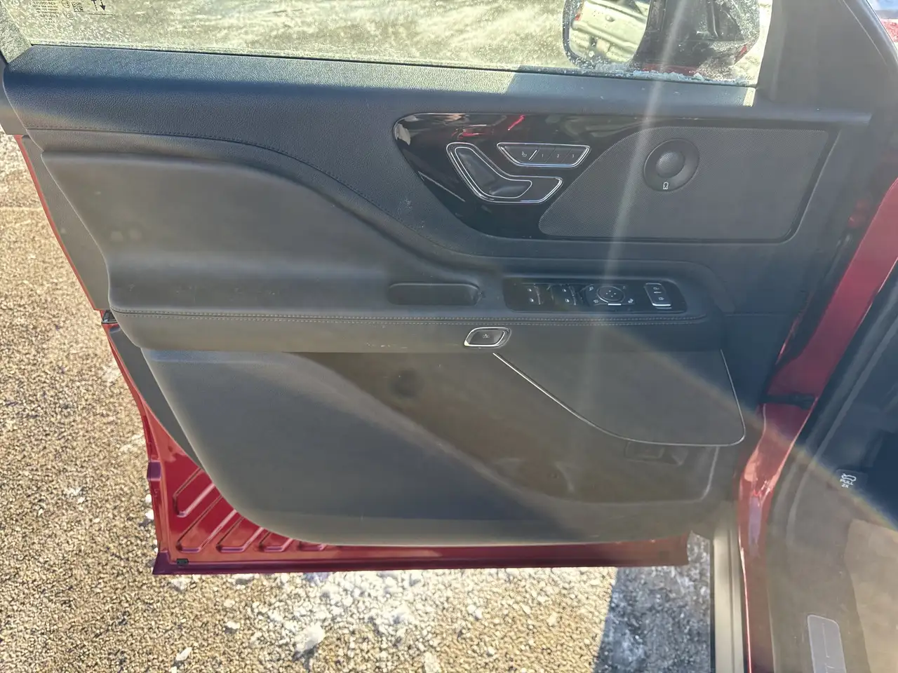 Lincoln Aviator снимка Lincoln Aviator
