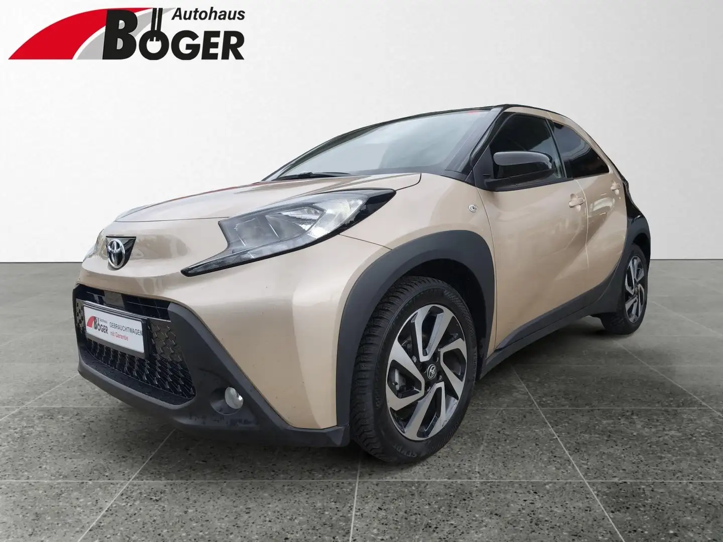 Toyota Aygo X Beige - 1
