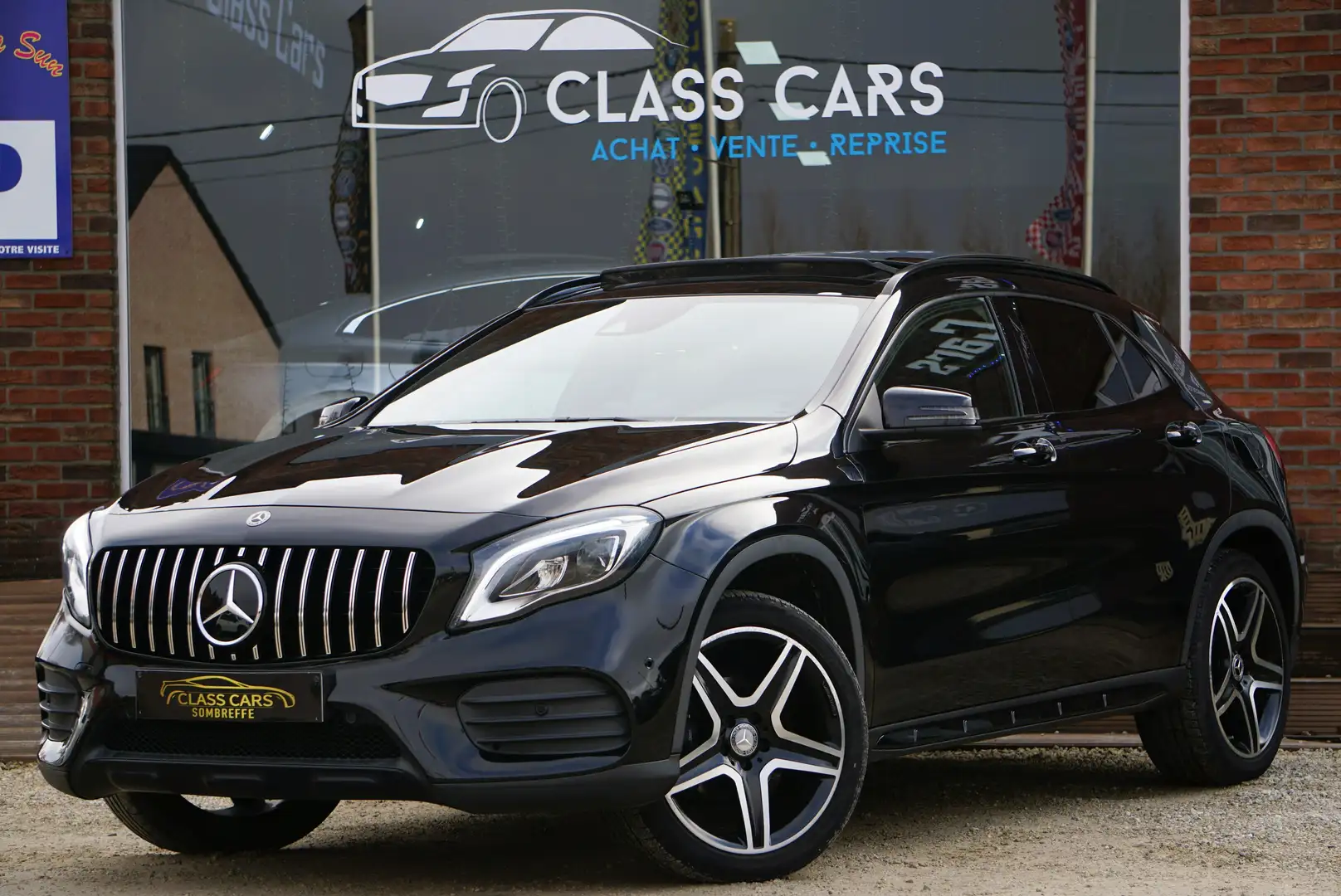 Mercedes-Benz GLA 200 d4-Matic PACK AMG TOIT-PANO COCKPIT NAVI LED RADAR Noir - 1