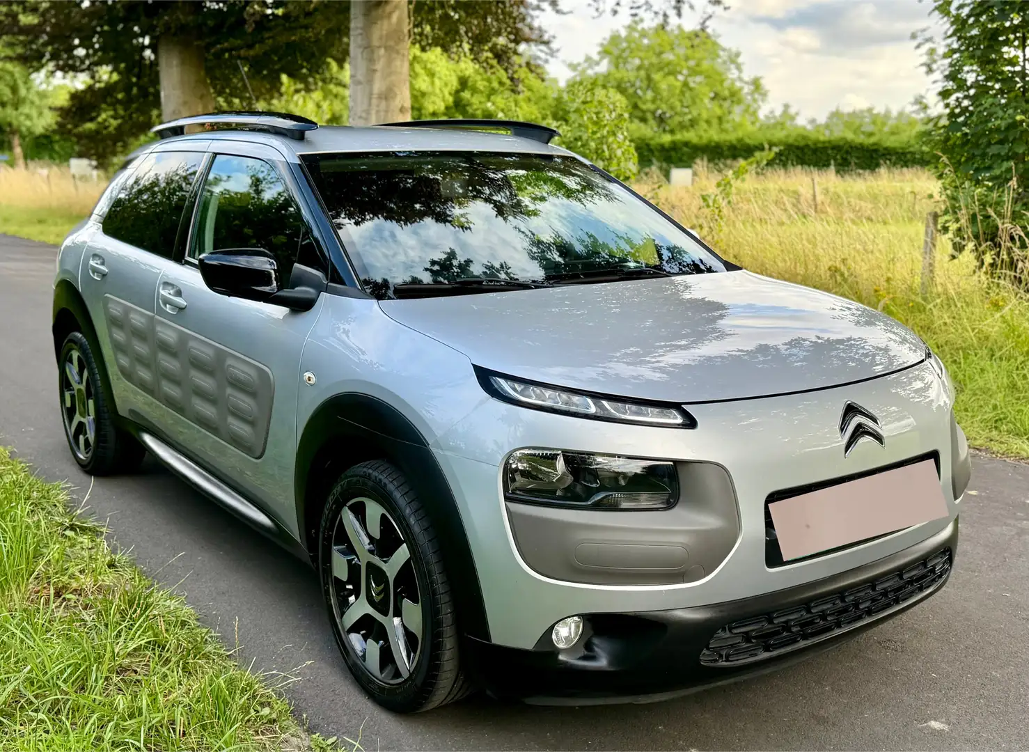 Citroen C4 Cactus 1.2 BENZINE ** 17.926 KM ** CAMÉRA ** 1ÈRE MAIN Gris - 2