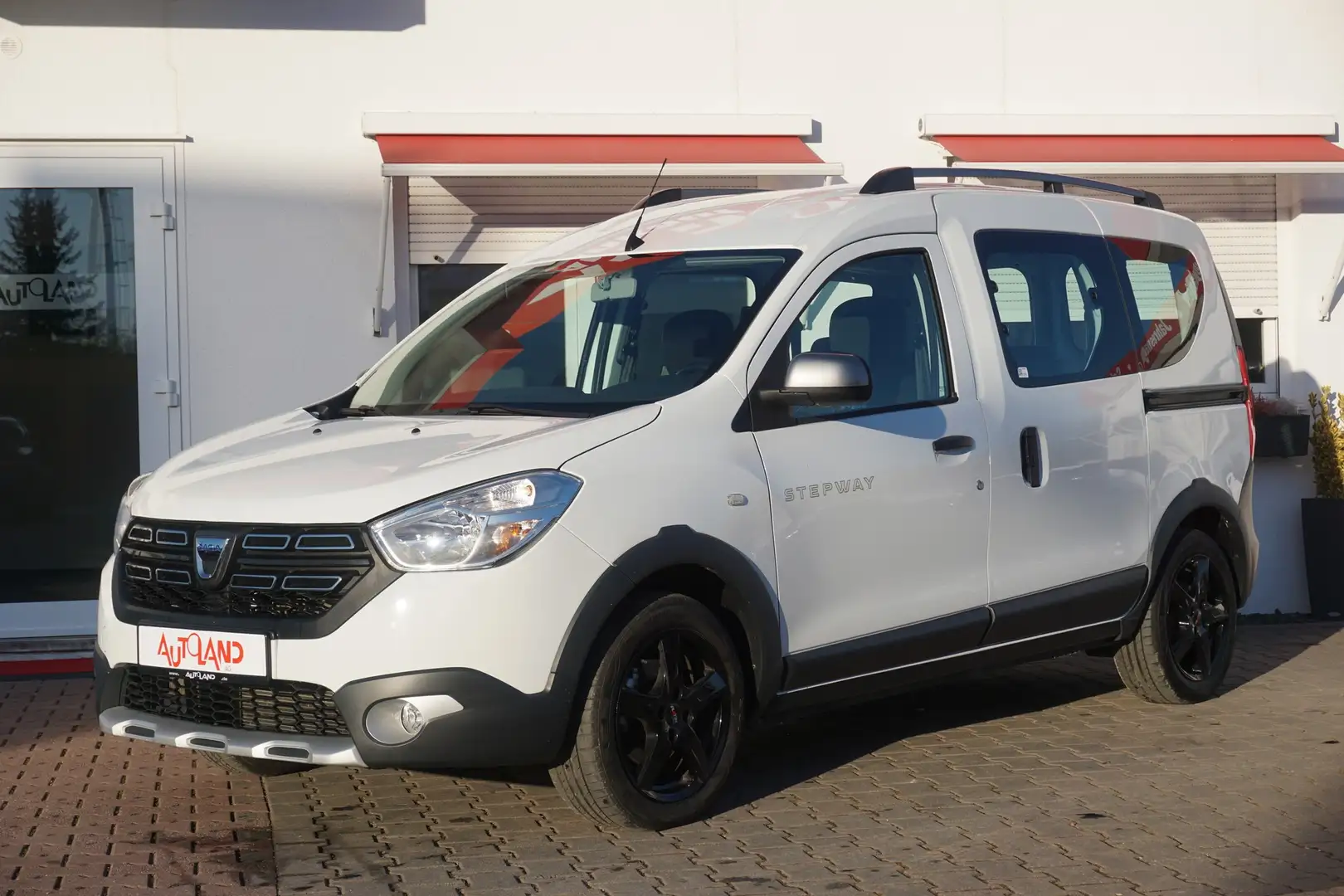 Dacia Dokker Stepway 1.5 DCi Navi Sitzheizung Klima Weiß - 2