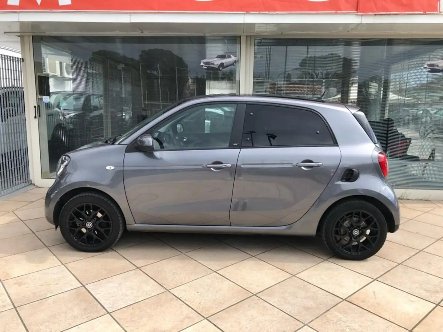 smart forFour 0.9 90CV PASSION SPORT PACK LED PANORAMA NAVI Grigio - 2