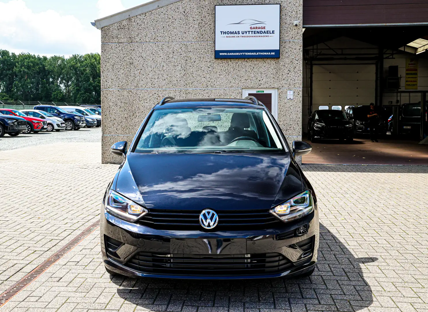 Volkswagen Golf Sportsvan AUTOMAAT*BENZINE*PARKEERSENSOREN-V+A*XENON*AIRCO* Zwart - 2