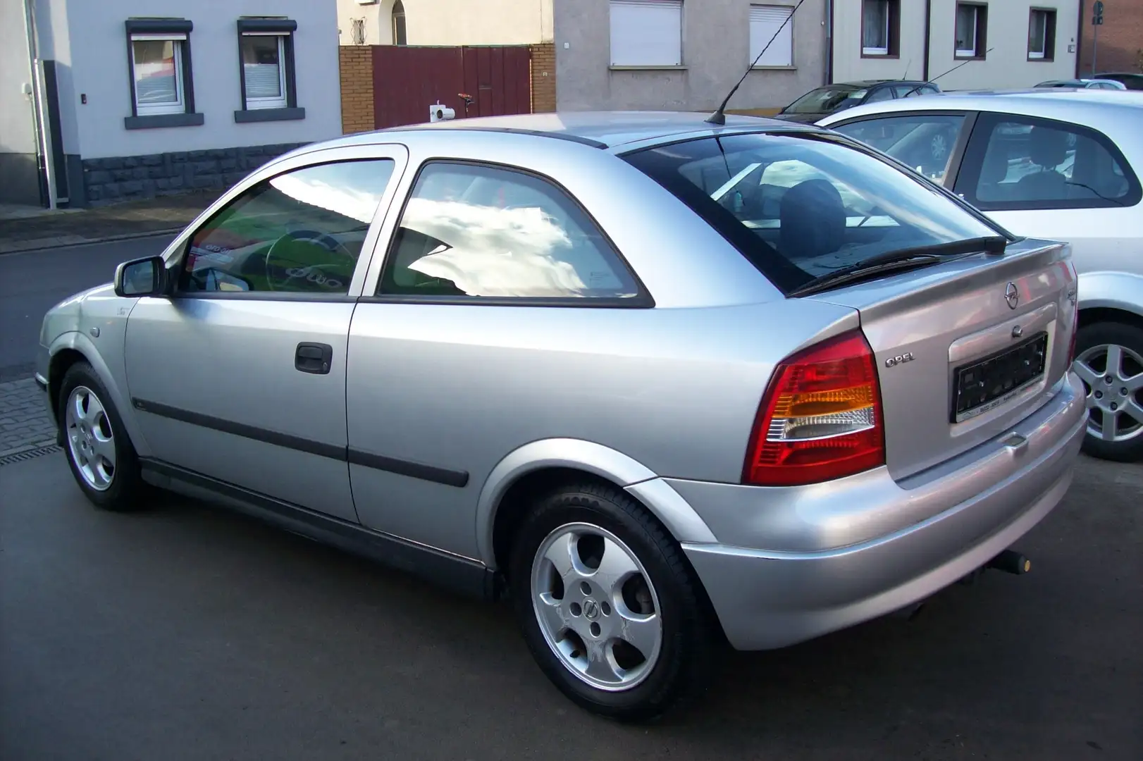 Opel Astra 1.6 Edition 100 Gris - 1