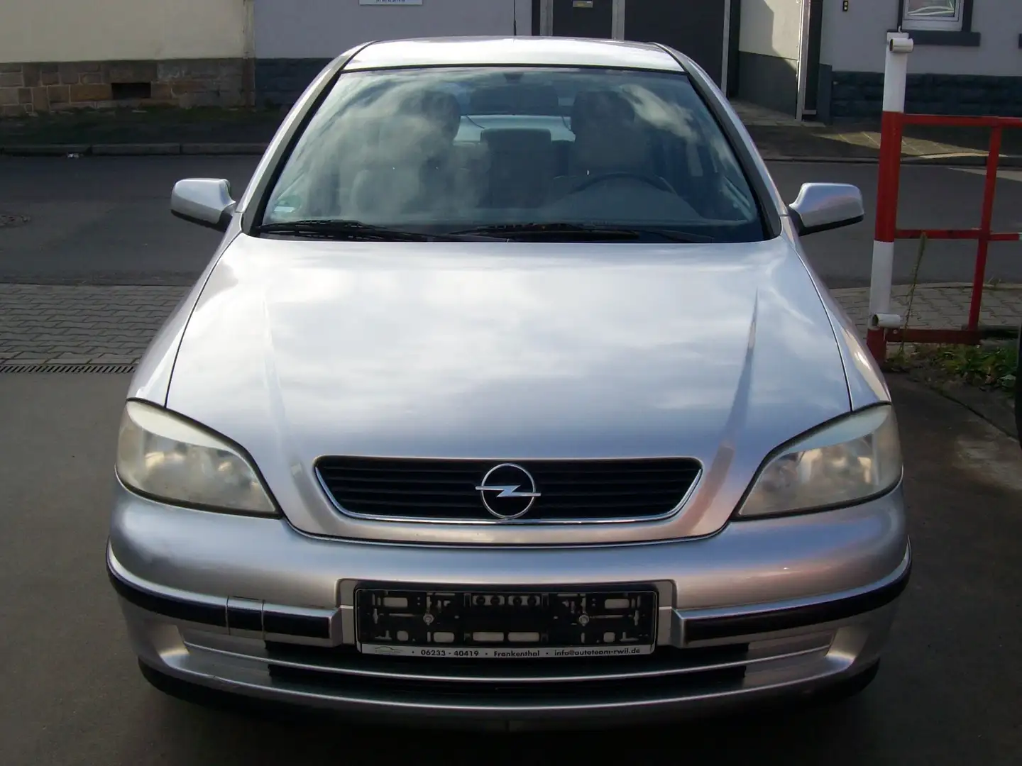 Opel Astra 1.6 Edition 100 Gris - 2