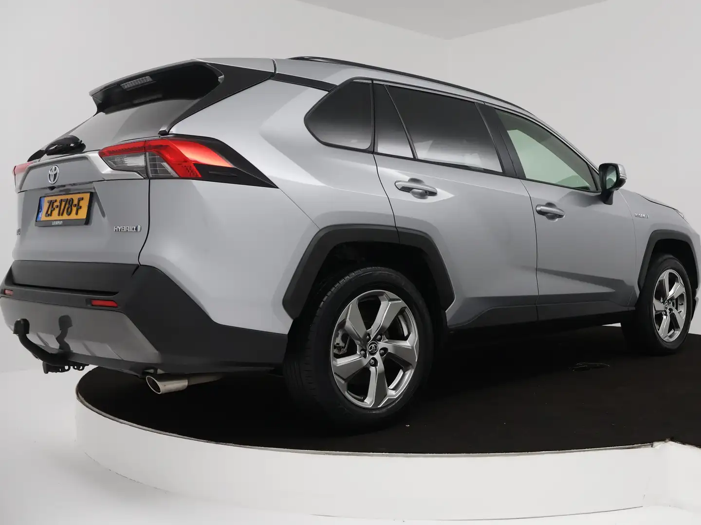 Toyota RAV 4 2.5 Hybrid AWD First Edition | Navigatie | Trekhaa Grijs - 2