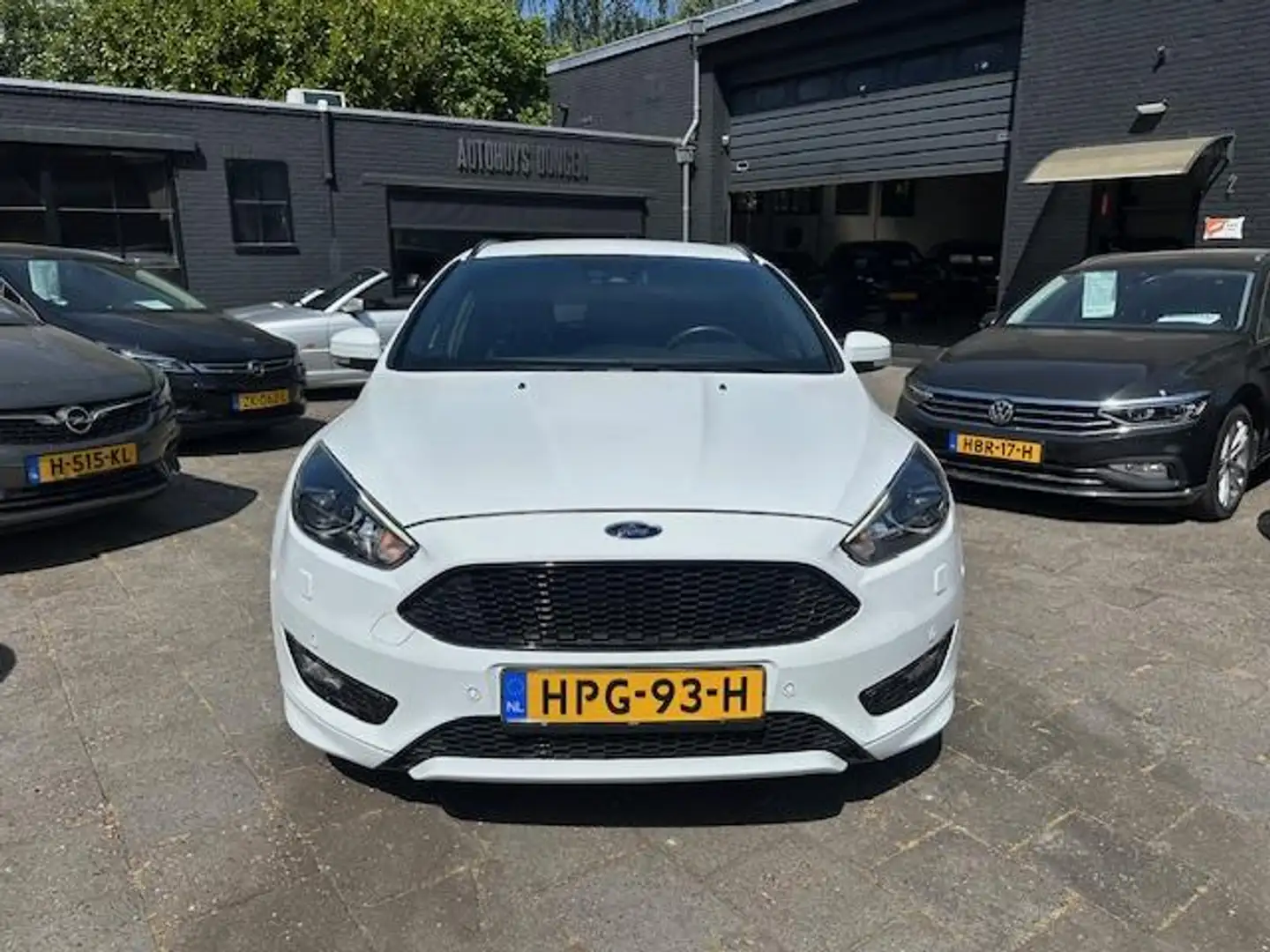 Ford Focus Wagon 1.5 ST-Line (182pk)! Wagon! Navigatie! Wit - 2