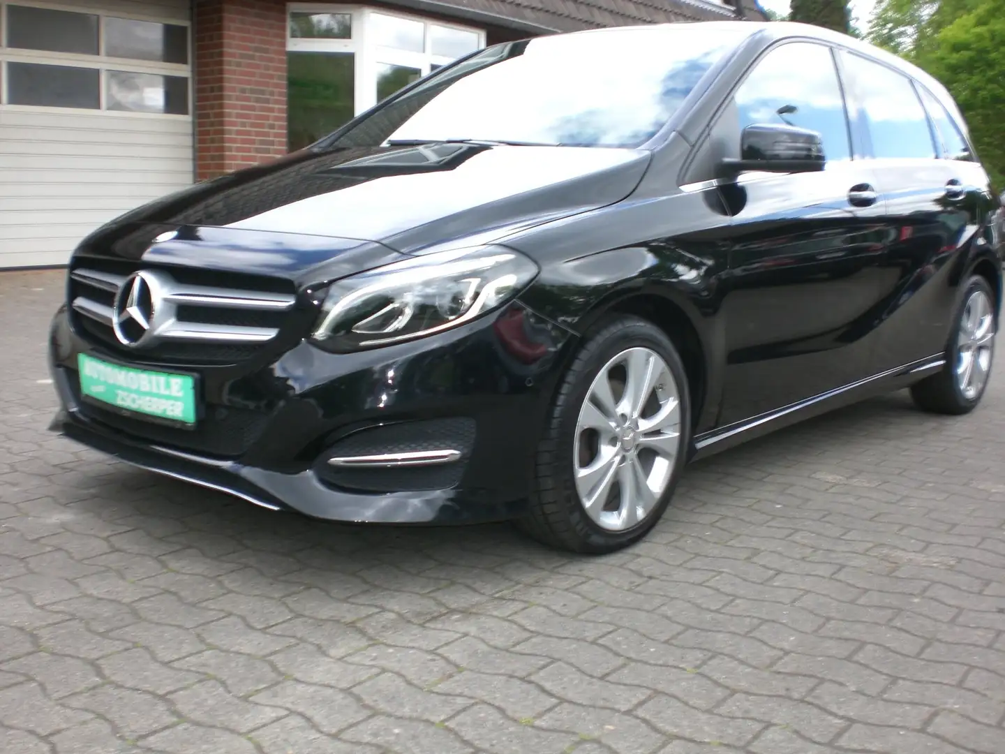 Mercedes-Benz B 200 B 200 d 7G-DCT Urban nur 62000 km ! Schwarz - 1