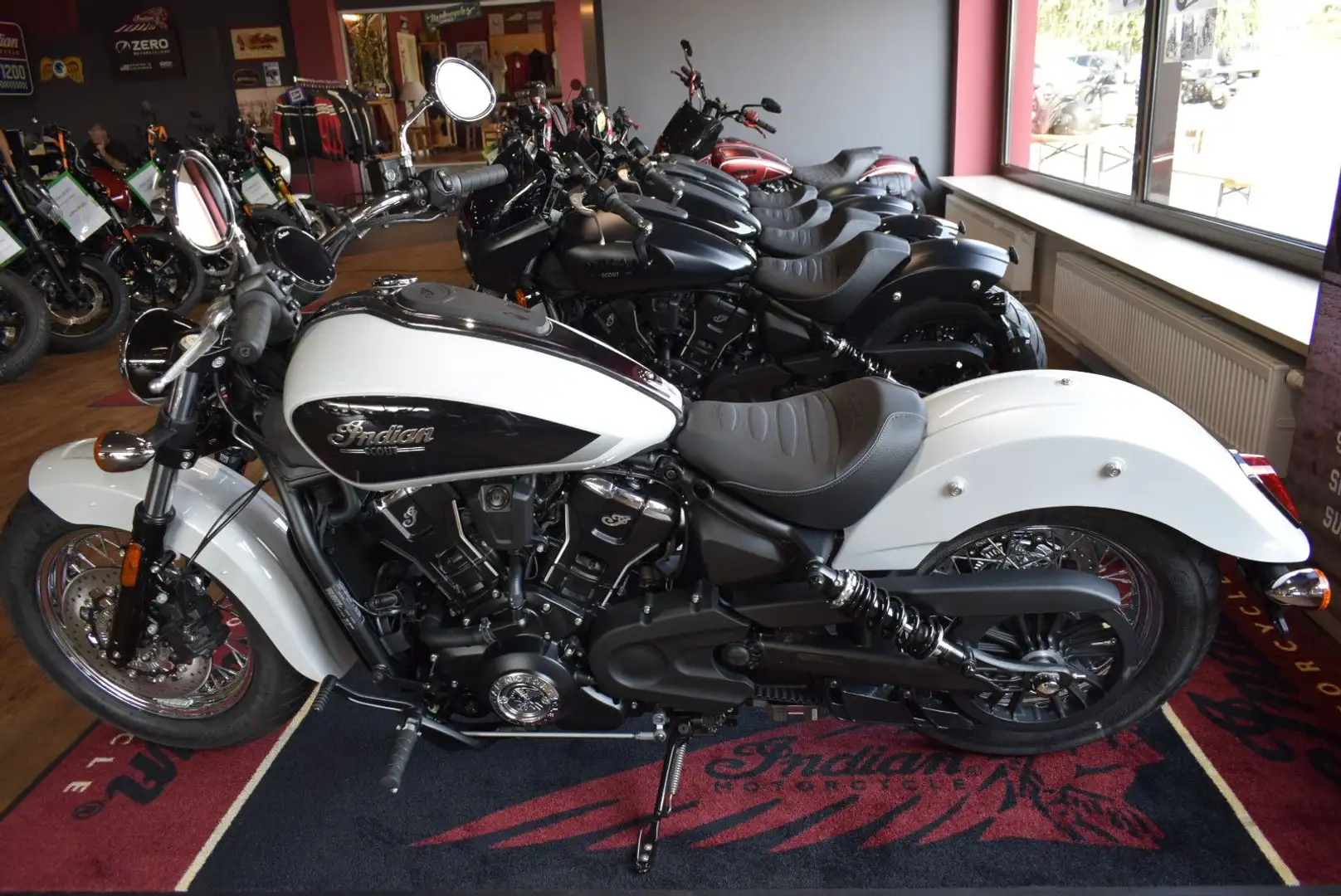 Indian Scout Classic Limited +Tech Ghost White Білий - 2