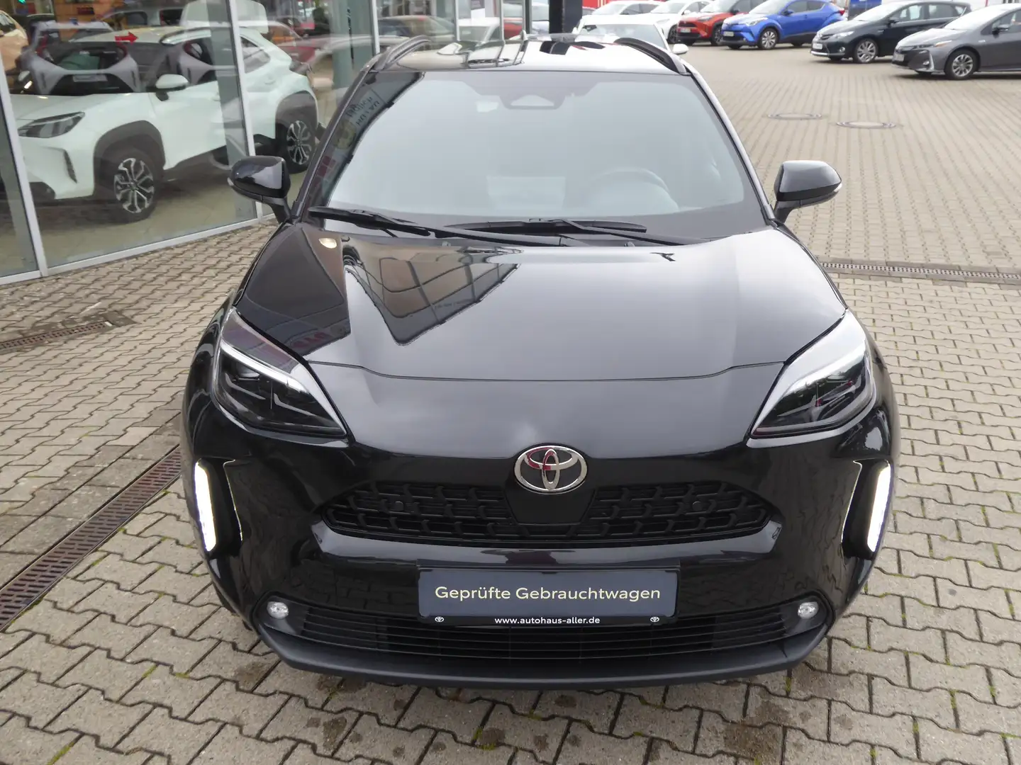 Toyota Yaris Cross 1.5H Teamplayer+Winter+Safety-Paket Schwarz - 2