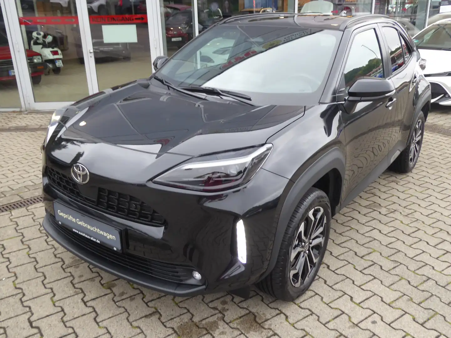 Toyota Yaris Cross 1.5H Teamplayer+Winter+Safety-Paket Schwarz - 1