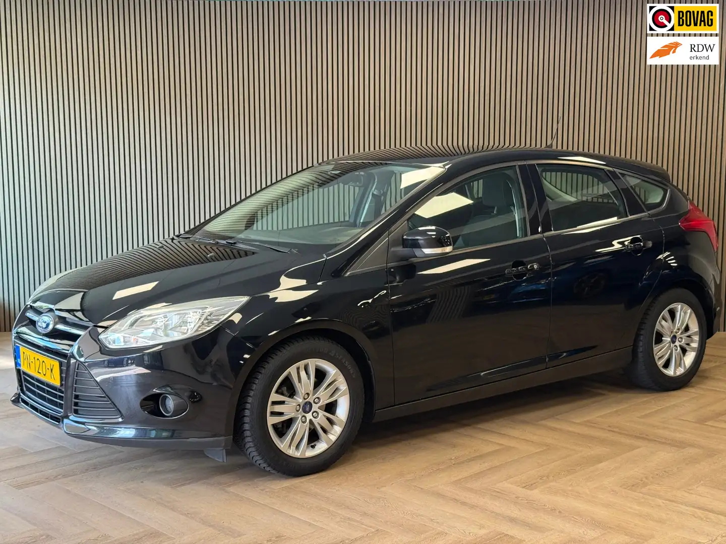 Ford Focus 1.6 TI-VCT Titanium AUT. TREKHAAK CRUISE AIRCO AUX Zwart - 1