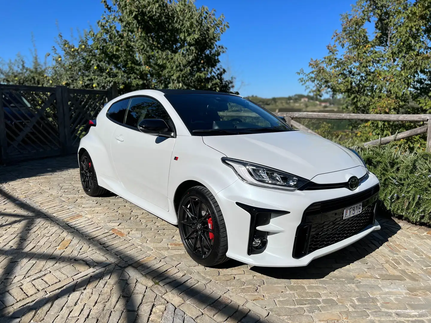 Toyota Yaris GR TRACK PACK Blanc - 1