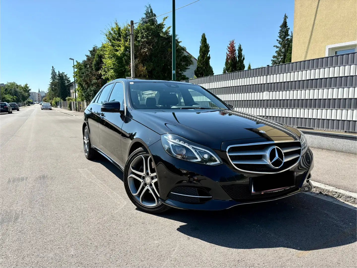 Mercedes-Benz E 200 BlueTEC Avantgarde Aut. Schwarz - 2