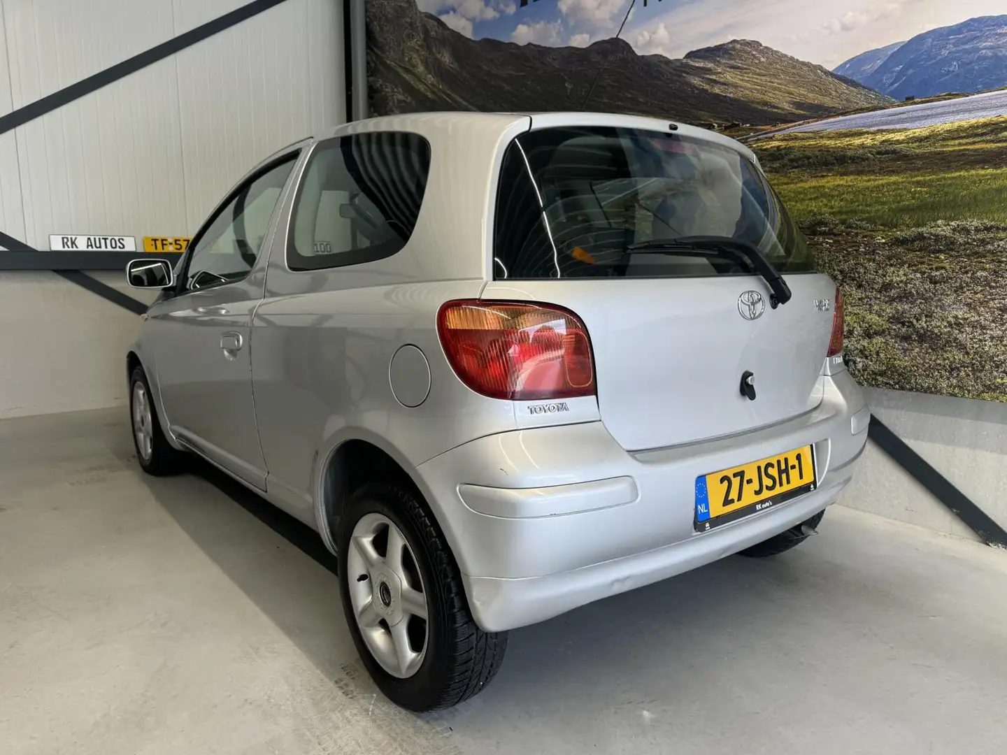 Toyota Yaris 1.3 VVT-i Sol / AUTOMAAT / Unieke staat /Airco Grijs - 2