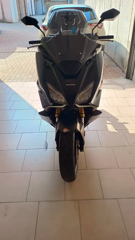 Honda Forza 750