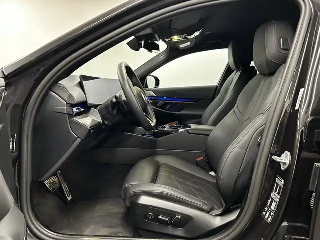 BMW 5 Series view 4
