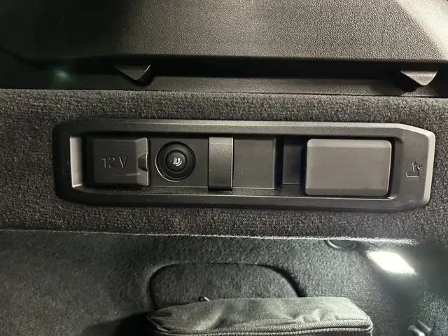 BMW 5 Series view 13