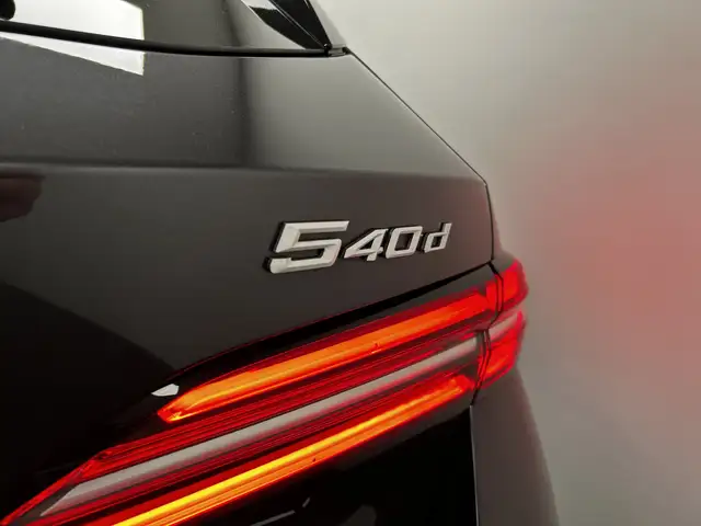 BMW 5 Series view 15