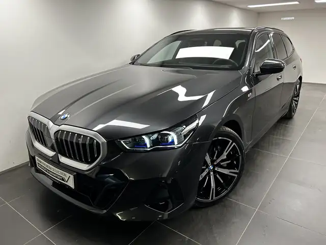 BMW 5 Series view 7