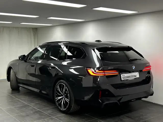 BMW 5 Series view 3