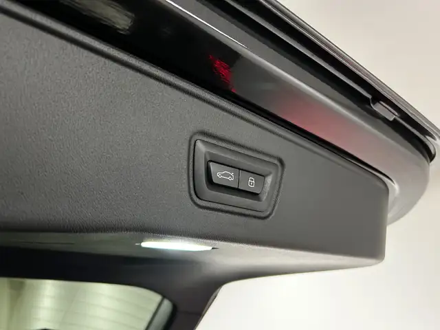 BMW 5 Series view 12