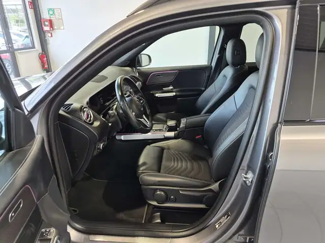 Mercedes-Benz GLB view 8