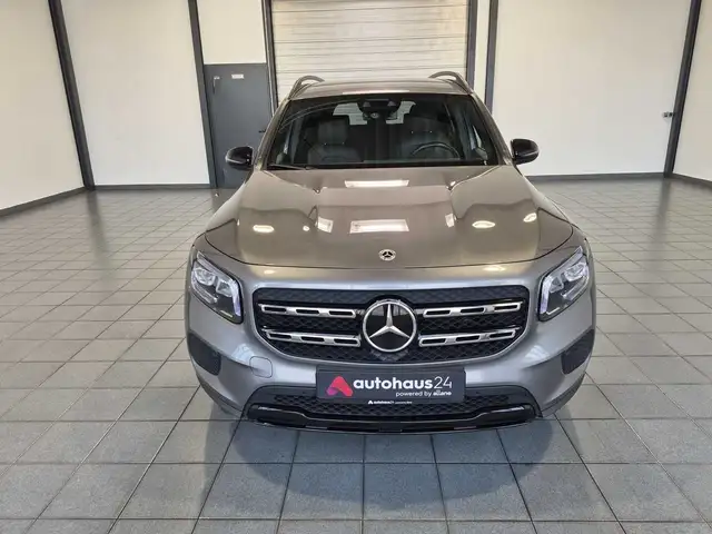 Mercedes-Benz GLB view 2