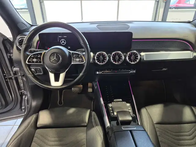 Mercedes-Benz GLB view 9