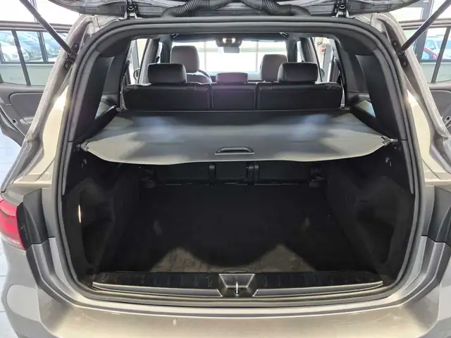 Mercedes-Benz GLB view 6