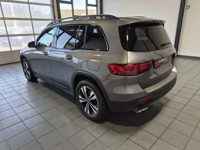 Mercedes-Benz GLB view 4