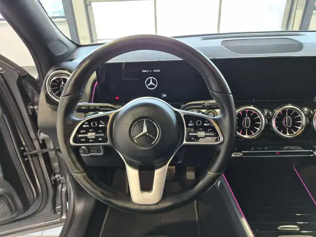 Mercedes-Benz GLB view 10