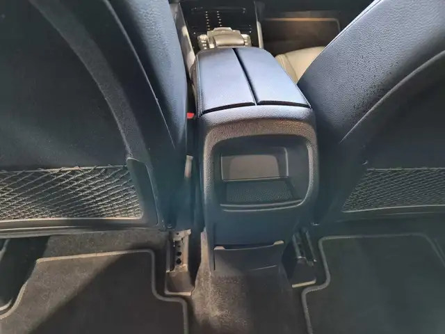 Mercedes-Benz GLB view 13