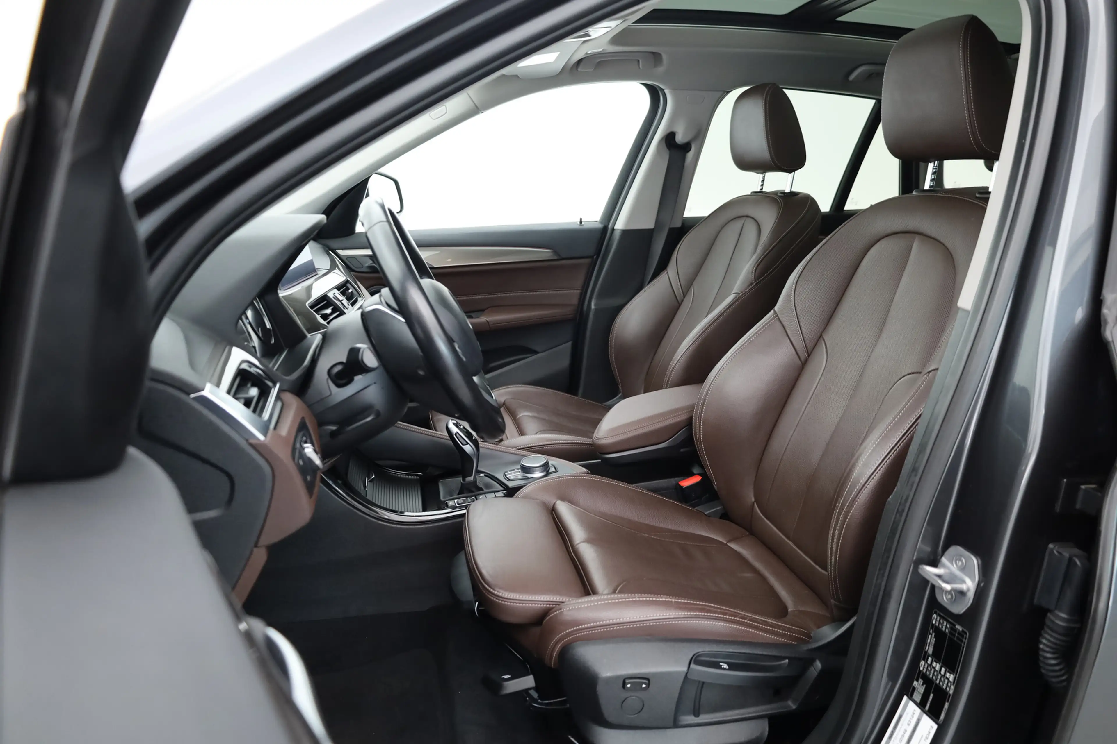 BMW X1 sDrive20i Orange Edition II | Rijklaar! | Navi | C — photo 3