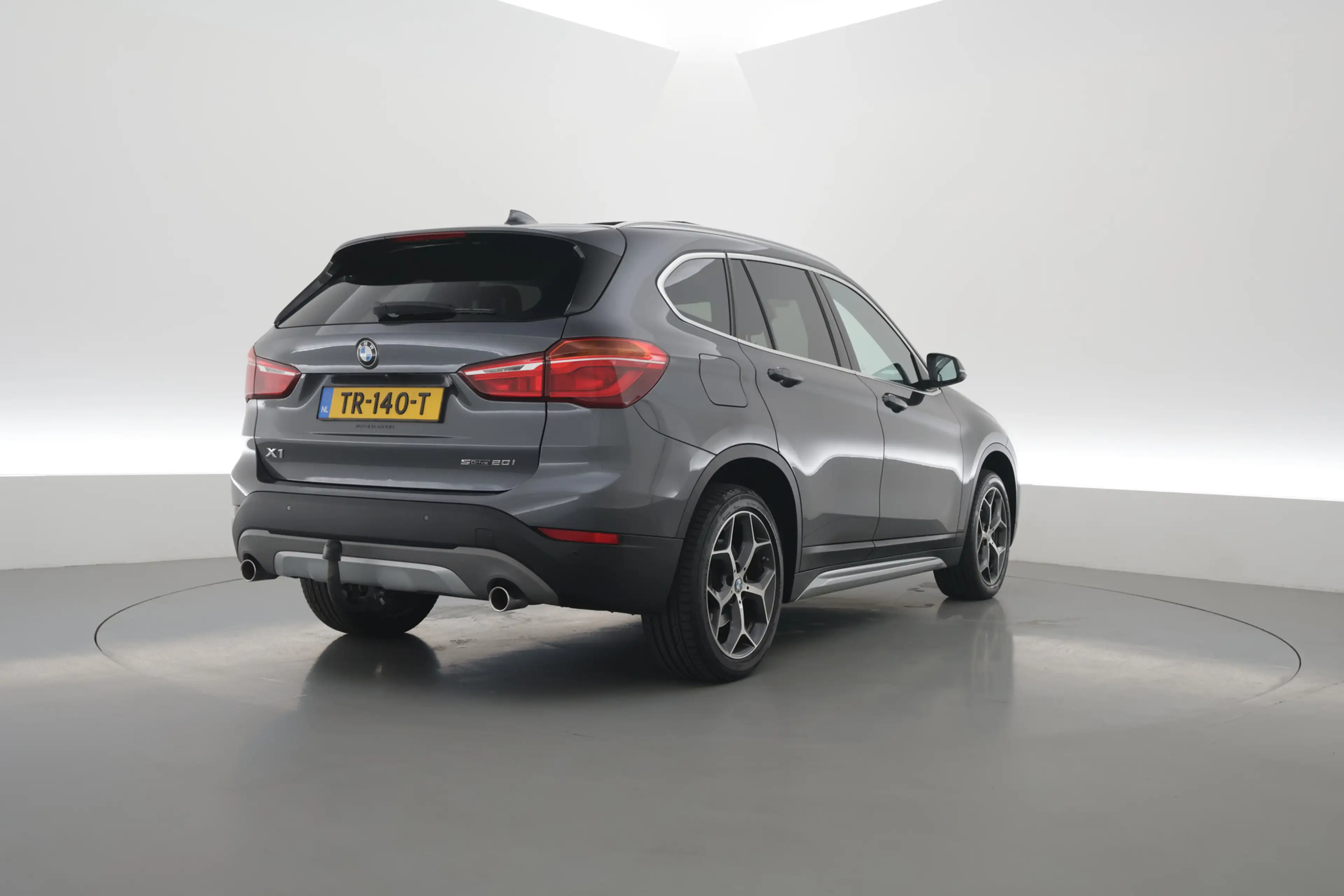 BMW X1 sDrive20i Orange Edition II | Rijklaar! | Navi | C — photo 2