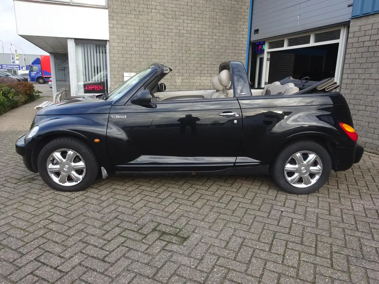 Chrysler PT Cruiser Cabrio 2.4i Limited APK tm 26-12-2026!!! Zwart - 2