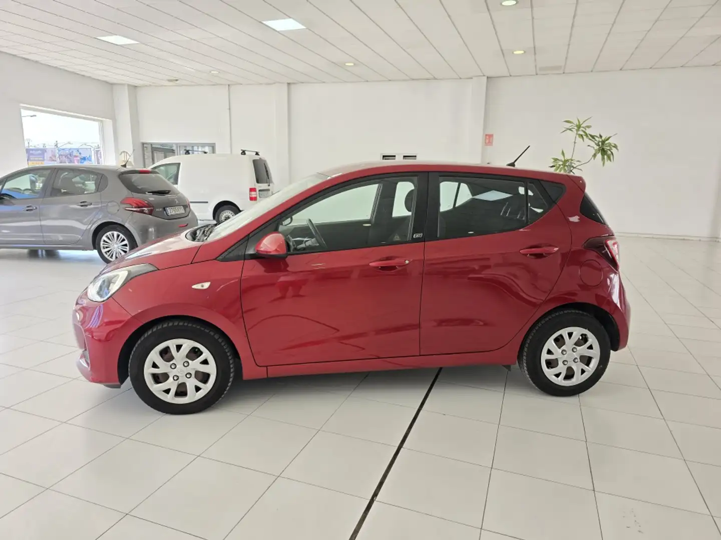 Hyundai i10 1.0 Go Plus Burdeos - 2