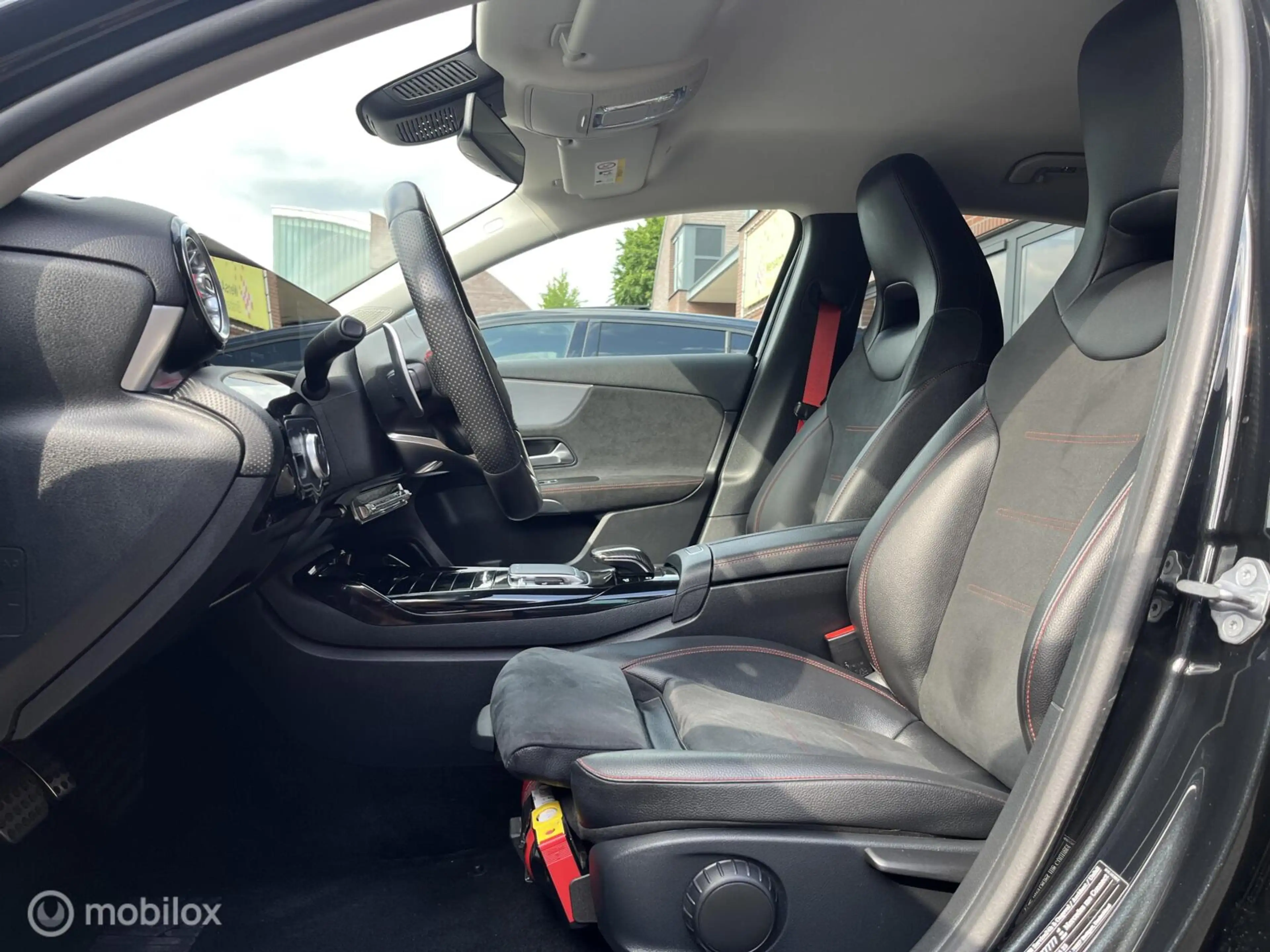 Mercedes-Benz A 35 AMG 4MATIC Premium NAVI*CAMERA*MAXTON* — photo 8