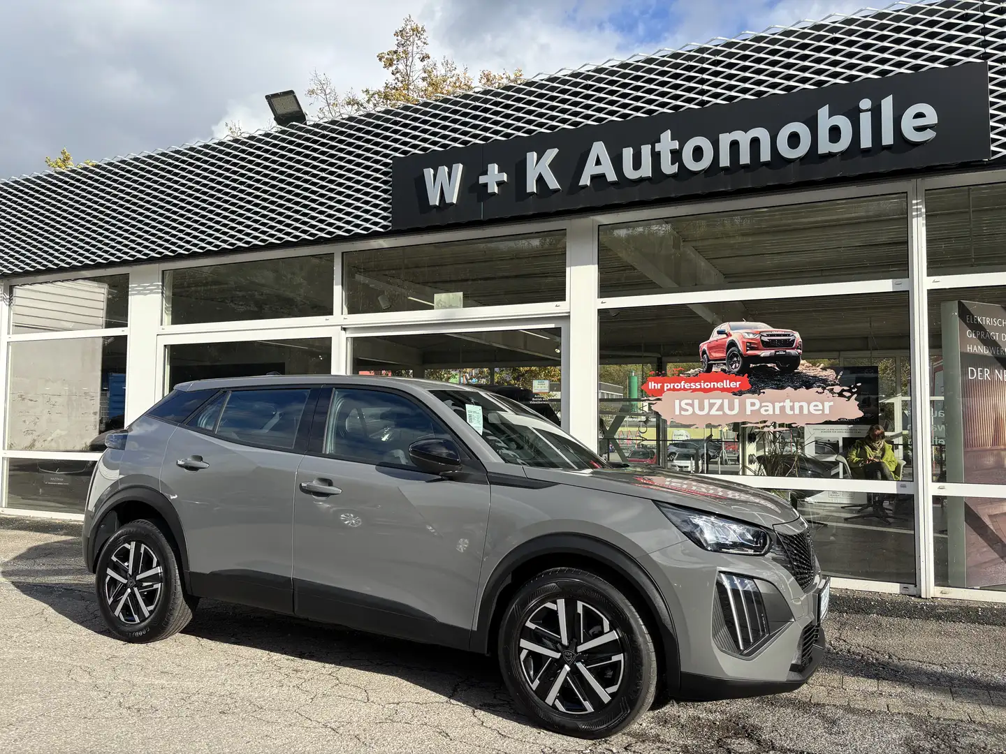 Peugeot 2008 1.2 Active PureTech 100 Grau - 1