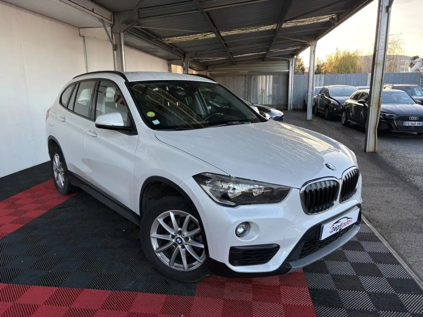 BMW X1 F48 sDrive 16d 116 ch Business Design Blanc - 2