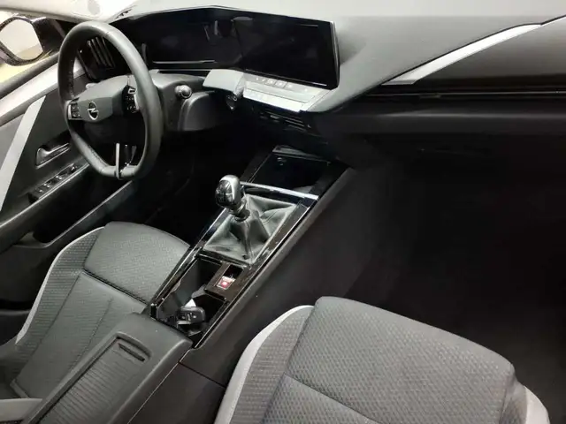 Opel Astra view 9