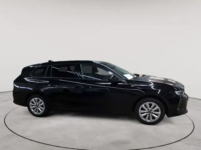 Opel Astra view 3