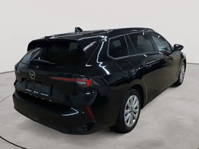 Opel Astra view 4