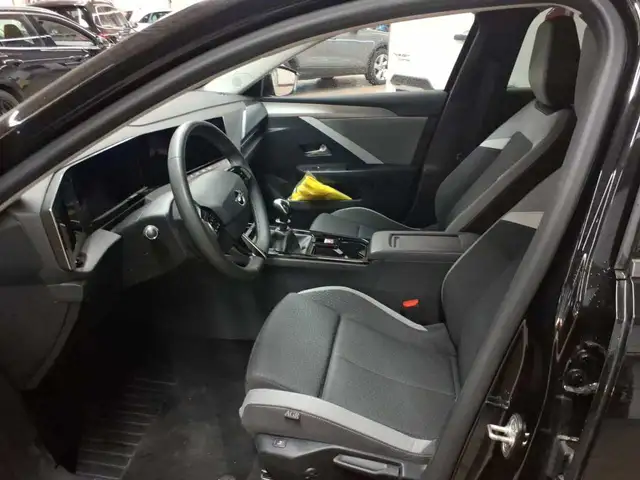 Opel Astra view 7